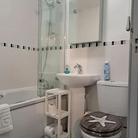 2-bed Flat With Balcony * Wadebridge