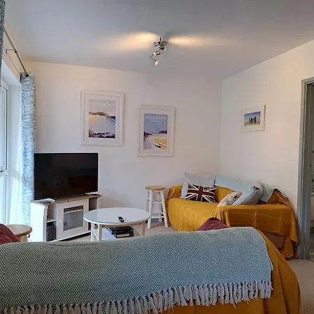 2-bed Flat With Balcony Wadebridge